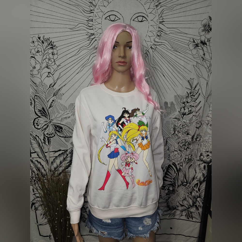 Like New Y2K Sailor Moon Graphic Sweatshirt Size Medium